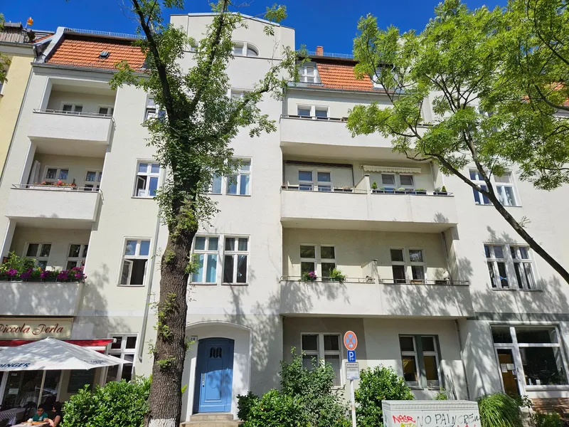 Steglitzer Altbau mit Balkon — photo 1